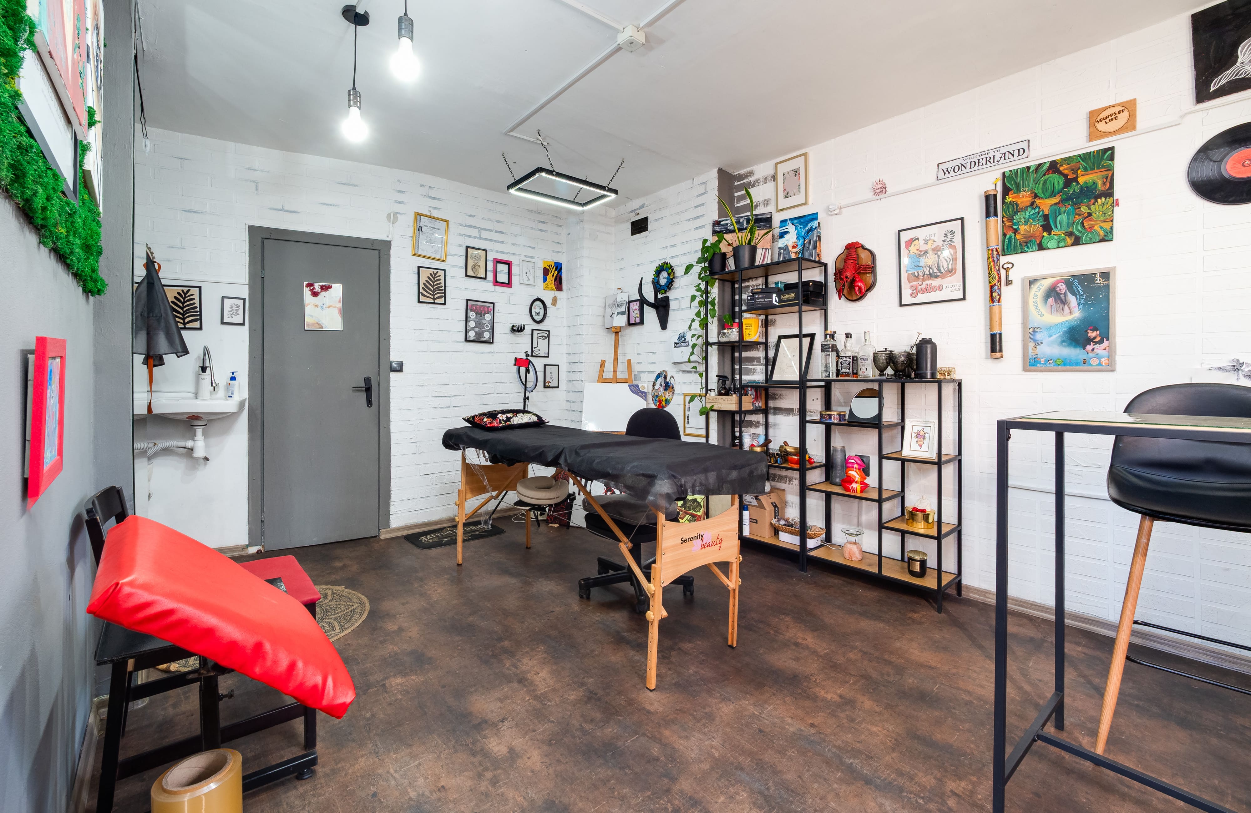 Интериор на Dharma Tattoo Pleven